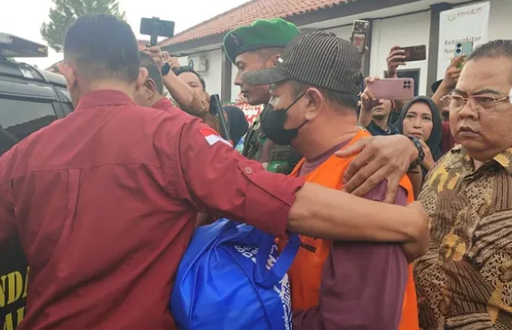 BURON KORUPSI PERBAIKAN TRUK SAMPAH: REKANAN DLH KABUPATEN SUKABUMI AKHIRNYA DITANGKAP TIM KEJAKSAAN