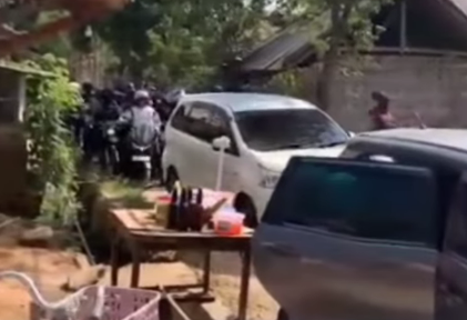 Satresnarkoba Polres Pamekasan Ringkus Terduga Bandar Narkotika, Operasi Taktis Libatkan Senjata Laras Panjang dan Tim Sipil