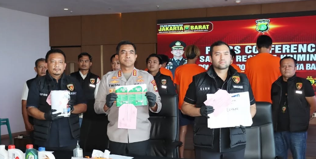 Satreskrim Polres Metro Jakarta Barat Bongkar Sindikat Pemalsuan Oli, Empat Tersangka Diamankan, Omzet Miliaran Rupiah