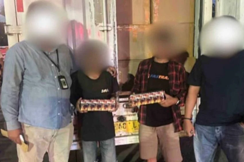 Ratusan Karton Rokok Ilegal Merek Hummer dan Surya Jaya Disita di Tol Banyumanik, Dua Pengemudi Jalani Pemeriksaan Intensif
