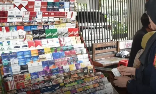 Operasi Gabungan Satpol PP dan Bea Cukai Bongkar Peredaran Rokok Ilegal di Surabaya, 981 Bungkus Disita dari Penjual Eceran