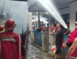 KONTRAKAN HANGUS TERBAKAR DI CISAAT, KERUGIAN CAPAI RATUSAN JUTA – KORSLETING LISTRIK DIDUGA JADI PEMICU