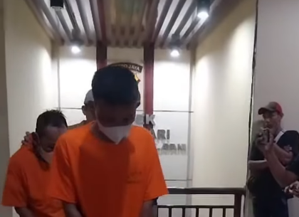 Modus Ban Kempes, Dua Pelaku Gasak Rp300 Juta Ditangkap Polsek Bojongsari – Satu Buron