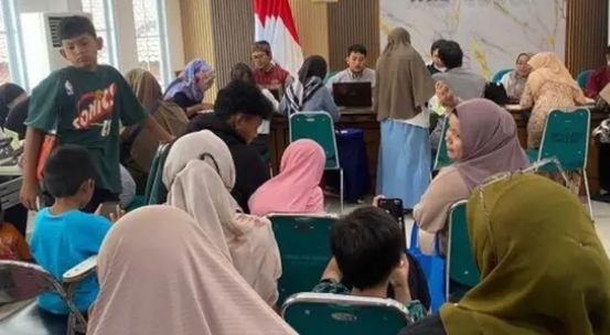 Hari Pertama PPDB, Ratusan Wali Murid Datangi Kantor Disdik Bogor Akibat Sistem Online Bermasalah