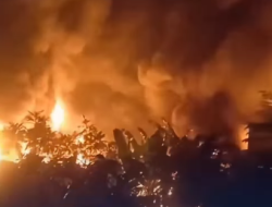 Gudang Diduga Penampung Solar Ilegal di Tangerang Terbakar Hebat Saat Dini Hari