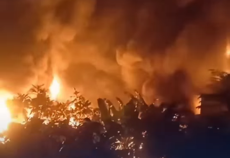 Gudang Diduga Penampung Solar Ilegal di Tangerang Terbakar Hebat Saat Dini Hari