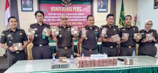 KEJARI PONOROGO AMANKAN RP3,17 MILIAR KASUS DUGAAN KORUPSI DANA BOS DI SMK 2 PGRI