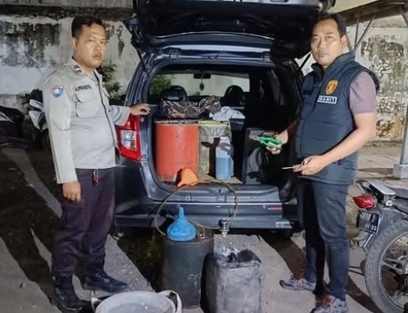 Polres Jember Bongkar Sindikat Penimbunan BBM Saat Krisis Pasokan: 8 Pelaku Diamankan, Ratusan Liter Disita