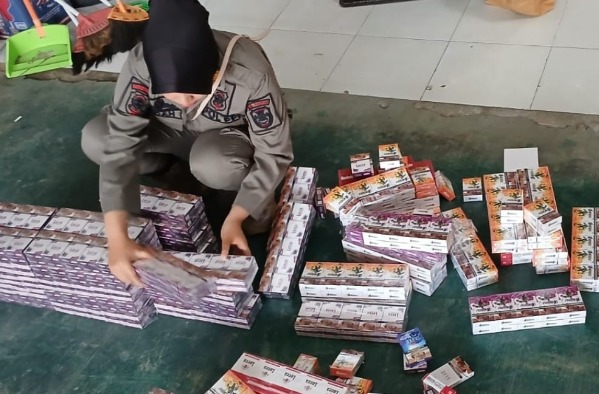 Operasi Gabungan Sita 13 Ribu Batang Rokok Tanpa Cukai di Desa Bangunsari