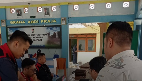 KEJARI TUBAN DALAMI DUA KASUS DUGAAN KORUPSI DI DESA KEDUNGSOKO DAN DESA BUNUT, PULUHAN DOKUMEN DISITA
