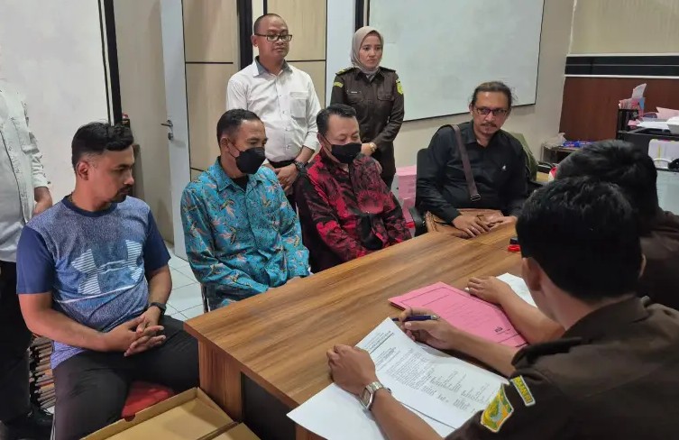 Kades Umbuldamar dan Bendahara Desa Ditahan, Diduga Gelapkan Rp235 Juta Dana Pembangunan