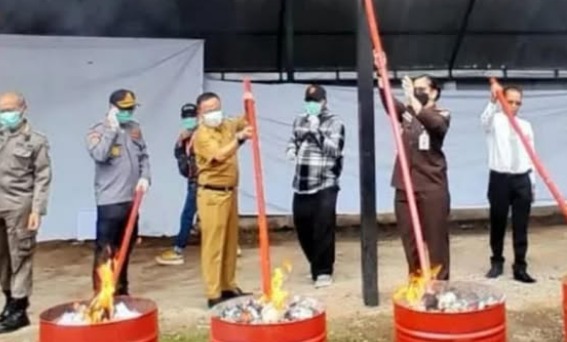 Kejari Garut Musnahkan Barang Bukti 145 Perkara Pidana: Narkotika, Senpi Ilegal hingga Uang Palsu Dilenyapkan