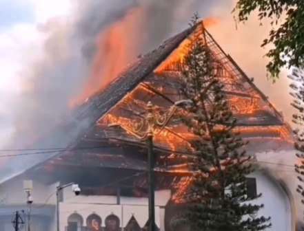 Gedung DPRD NTB Ludes Terbakar dan Dijarah Massa, Aksi Unjuk Rasa di Mataram Berakhir Ricuh