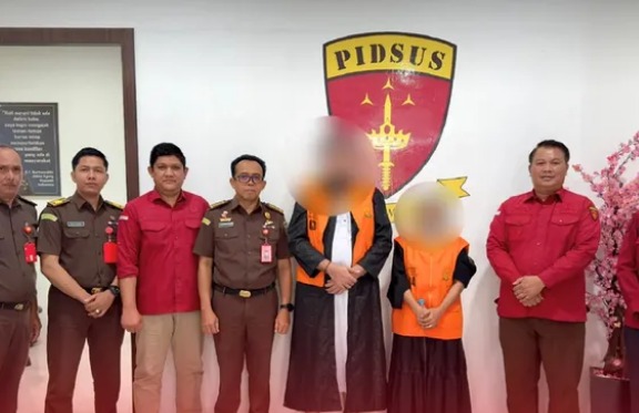 KEJATI KALSEL TAHAN DUA TERSANGKA KORUPSI PENYALURAN KREDIT BUMN, NEGARA RUGI Rp4,7 MILIAR
