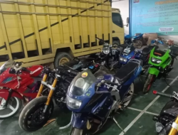 Bea Cukai Langsa Gagalkan Penyelundupan 8 Motor dan 20 Koli Suku Cadang Asal Thailand, Pelaku Kabur Tinggalkan Truk