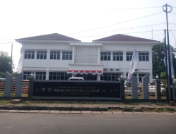 GEDUNG BARU BAPENDA KARAWANG SENILAI RP 9 MILIAR RUSAK SEBELUM DIGUNAKAN, DPRD KECAM PROYEK ASAL JADI