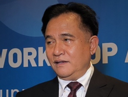 Pemerintah RI Kaji Pemulangan 5.800 WNI Bermasalah dari Malaysia, Yusril: “Harus Ada Pertimbangan Hukum dan Diplomatik yang Matang”