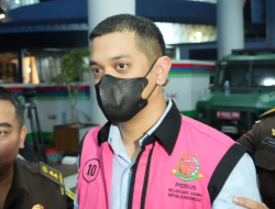 ANAK PENGUSAHA MIGAS RIZA CHALID DIDAKWA RUGIKAN NEGARA RP285,1 TRILIUN DALAM KASUS TATA KELOLA MINYAK MENTAH PERTAMINA