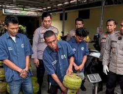 POLSEK CILEUNGSI BONGKAR GUDANG LPG SUNTIKAN, TIGA PELAKU DIBEKUK BESERTA RATUSAN TABUNG BARANG BUKTI