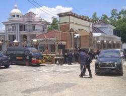 BRIMOB TURUN TANGAN AMANKAN PENANGKAPAN KADES DIDUGA TERLIBAT TPPU DAN NARKOTIKA DI BANGKALAN