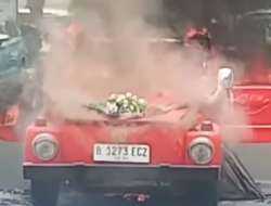 Mobil Pengantin Hangus Terbakar di Boulevard Graha Raya Tangsel, Penumpang Selamat