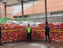 POLDA JAWA TENGAH SITA 123 TON BAWANG BOMBAI ILEGAL DI PELABUHAN TANJUNG EMAS, ENAM SOPIR TRUK DIPERIKSA