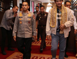 KAPOLRESTABES PALEMBANG DAMPINGI KAPOLDA SUMSEL DAN FORKOPIMDA SAMBUT KEDATANGAN WAKIL MENTERI HUKUM RI DI BANDARA SMB II