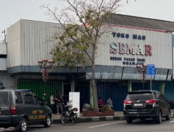 Tim Bareskrim Polri Datangi Toko Emas di Nganjuk, Lakukan Pemeriksaan di Lokasi