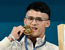 Rizky Juniansyah Raih penghargaan Guinness World Records, Atlet Angkat Besi Indonesia Cetak Dua Rekor Dunia di SEA Games 2025