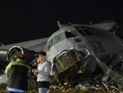 Pesawat Pengangkut 17 Juta Lembar Uang Tunai Jatuh di Bandara El Alto Bolivia, 24 Orang Tewas, Warga Sempat Berebut Uang Berserakan