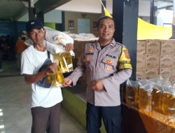 Pemerintah Desa Pamanukan Salurkan Bantuan Beras dan Minyak Goreng untuk Warga.