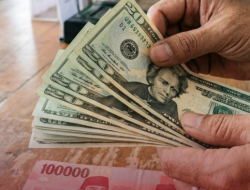 Rupiah Ditutup di Rp17.105 per Dolar AS, Sentuh Level Terlemah Sepanjang Sejarah